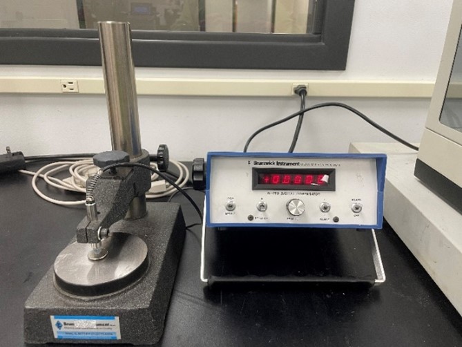 Brunswick Instrument XL-750 Digital Comparator